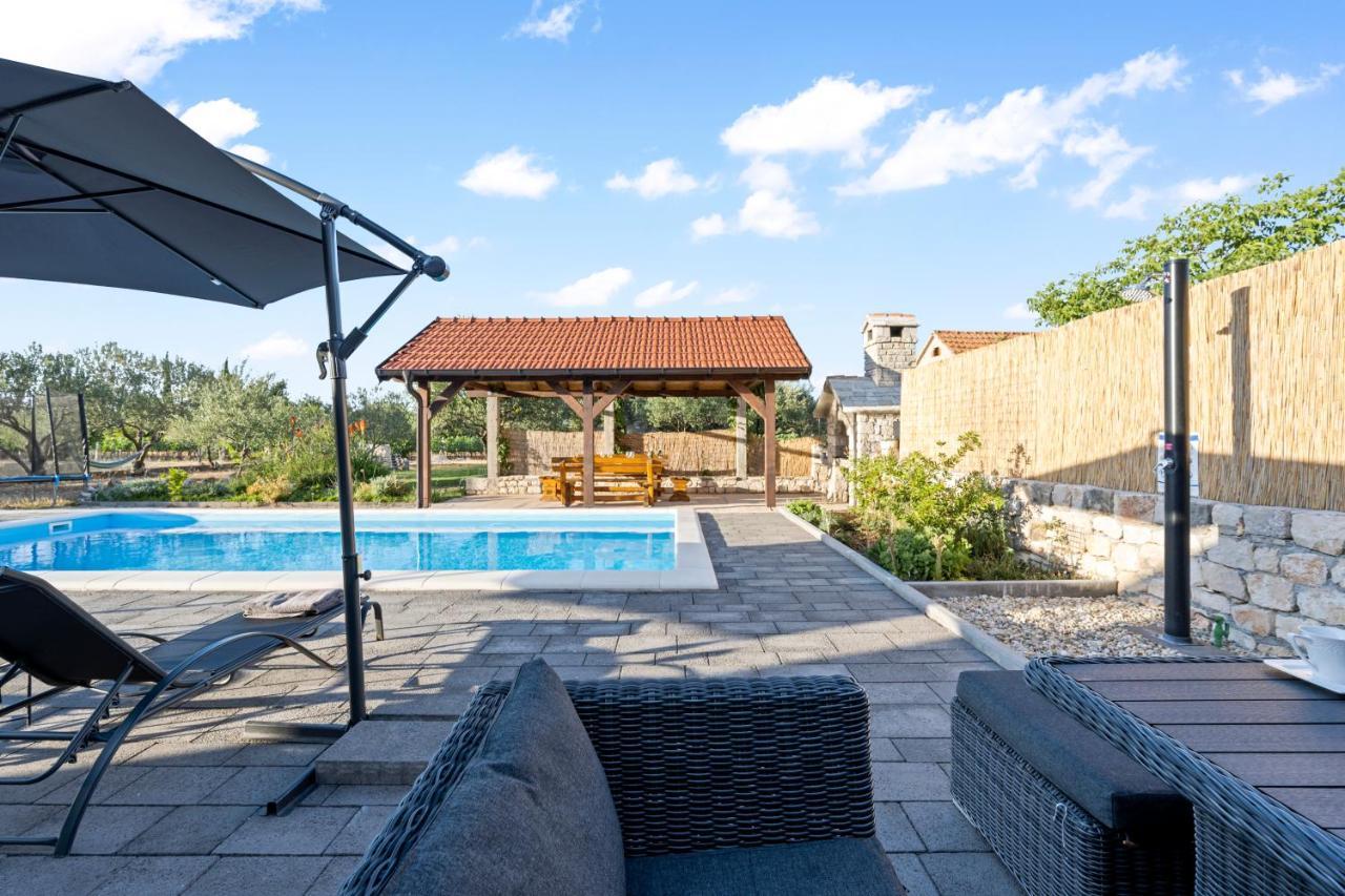 Olive Tree House With Jacuzzi, Wifi And 40M2 Pool Vila Siritovci Exterior foto