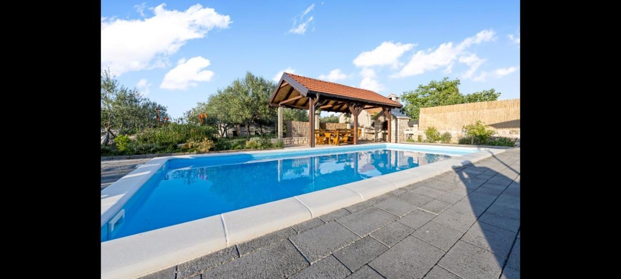 Olive Tree House With Jacuzzi, Wifi And 40M2 Pool Vila Siritovci Exterior foto