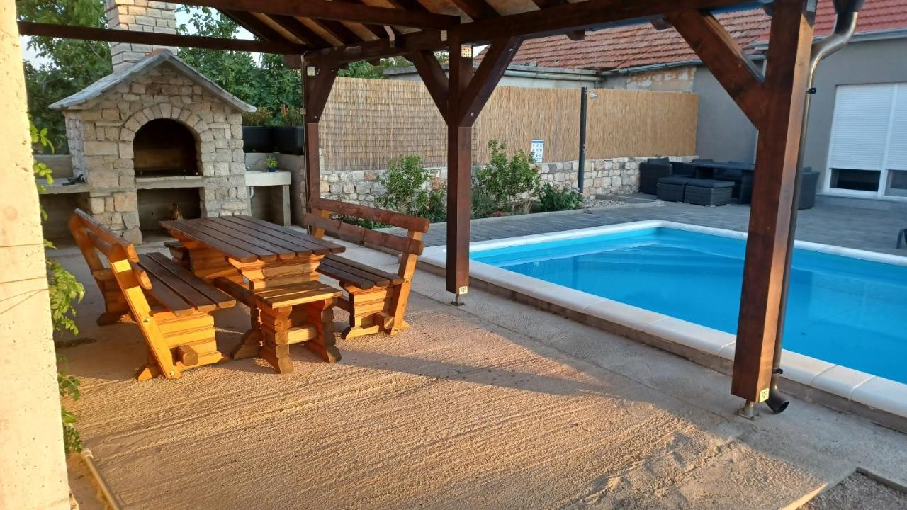 Olive Tree House With Jacuzzi, Wifi And 40M2 Pool Vila Siritovci Exterior foto