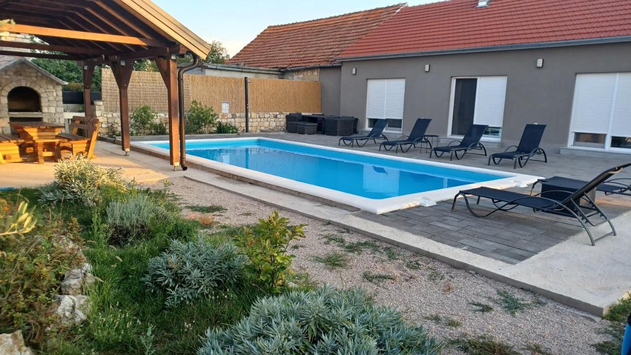Olive Tree House With Jacuzzi, Wifi And 40M2 Pool Vila Siritovci Exterior foto