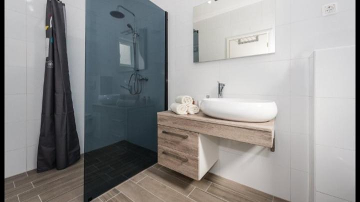 Olive Tree House With Jacuzzi, Wifi And 40M2 Pool Vila Siritovci Exterior foto