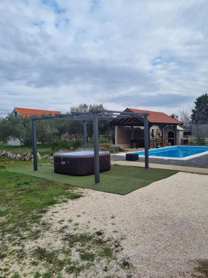 Olive Tree House With Jacuzzi, Wifi And 40M2 Pool Vila Siritovci Exterior foto