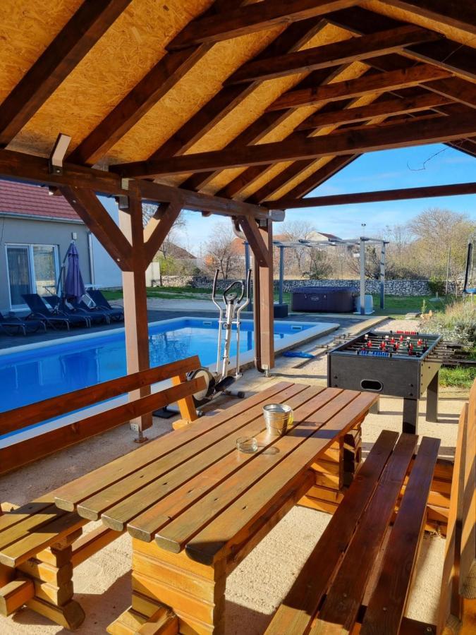 Olive Tree House With Jacuzzi, Wifi And 40M2 Pool Vila Siritovci Exterior foto